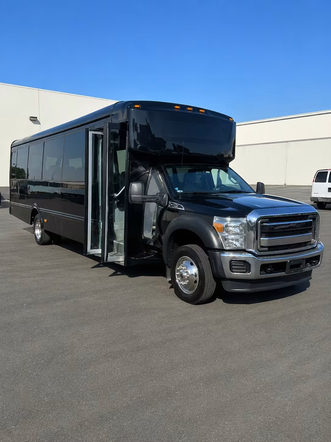 15 passenger party bus